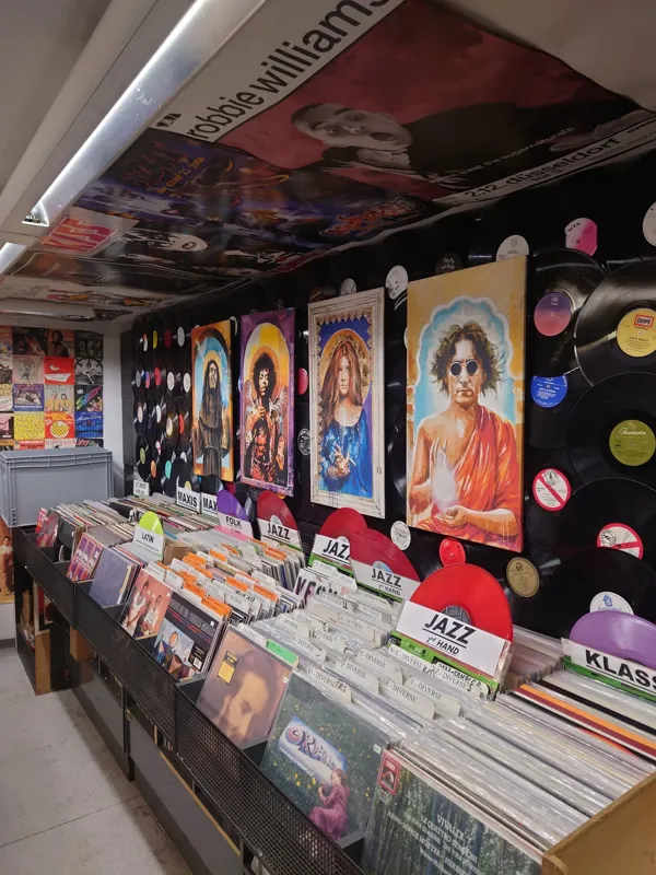 Record Store: Inandout Records