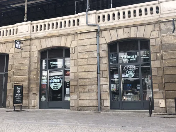 Record Store: 79tours vinyl shop