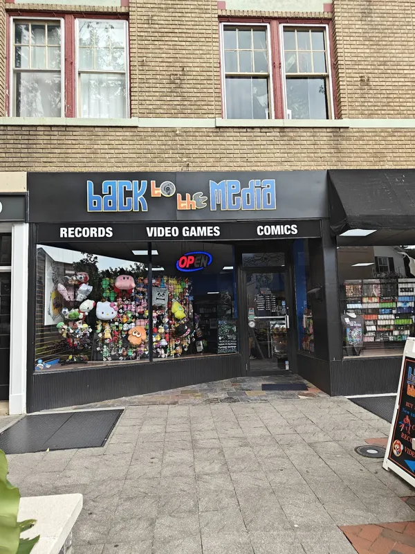 Back to the Media - Video Games Records & Comics