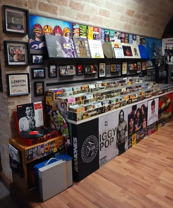 Record Store: Dream.Music.Shop