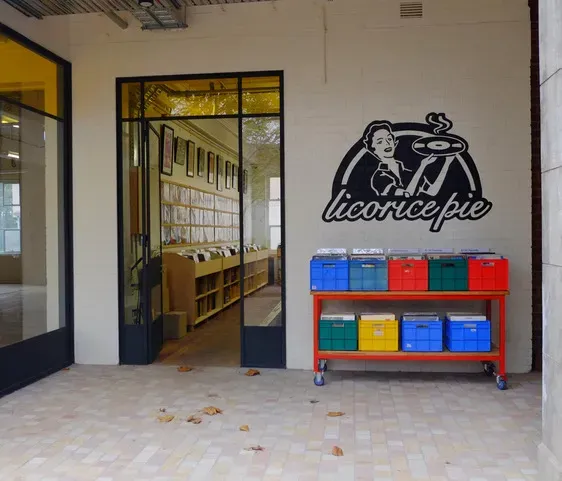 Record store thumbnail: Licorice Pie Records