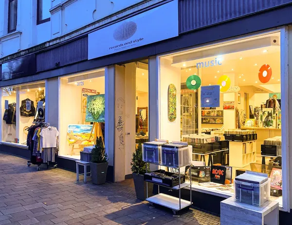 Record store thumbnail: records and style