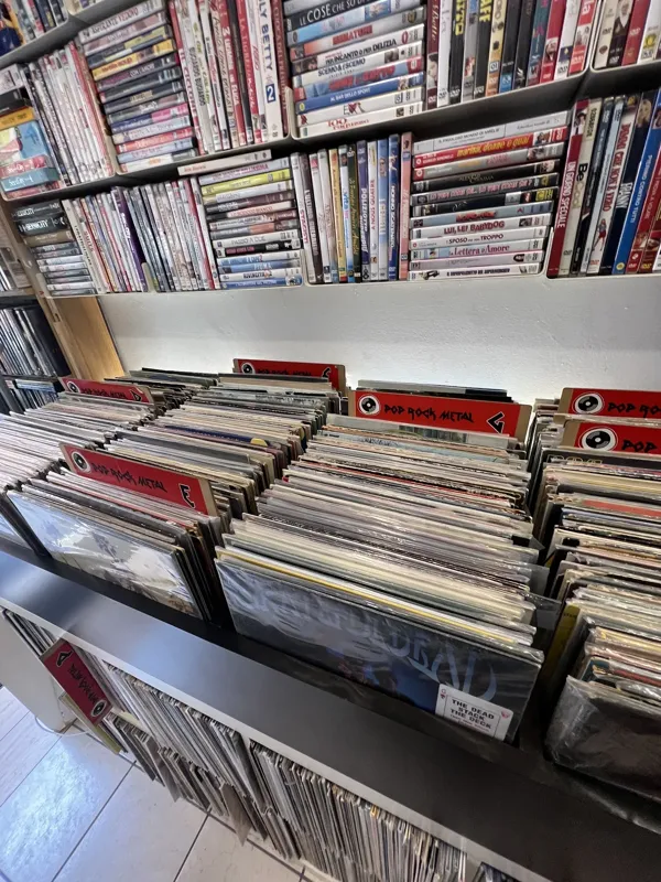Record Store: Massive Music Store
