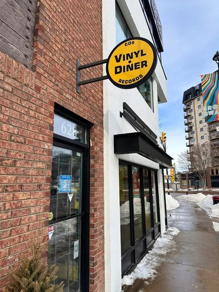 Record Store: Vinyl Diner CD's & Records