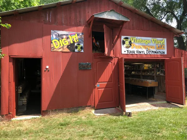Record Store: Dig It! Record Barn