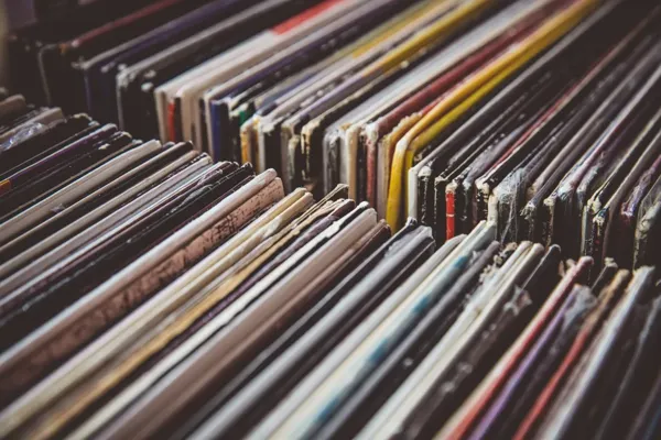 Record Store: Vinylbrokers - Groovin Snc