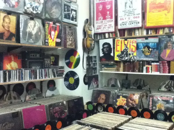 Record store thumbnail: La Cápsula